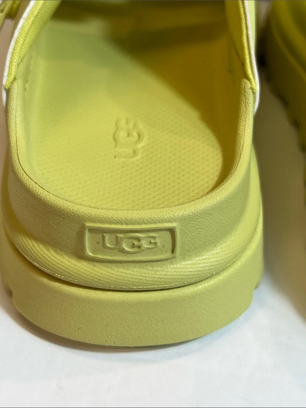 UGG Kids‎ Goldenglow Slide GLDN Yellow Platform Sandals Size 2 Youth New in Box